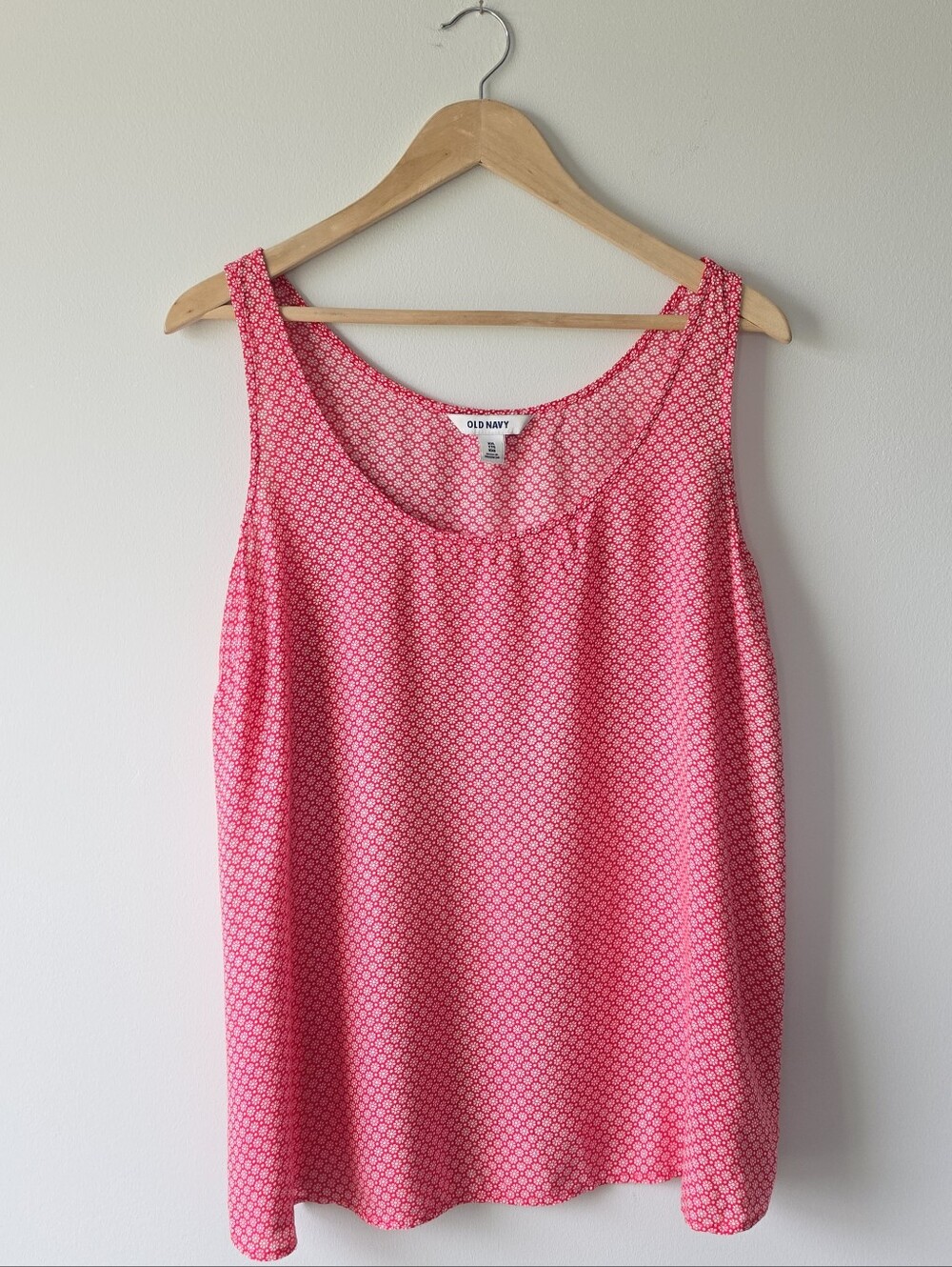 Old Navy Red & White Floral Print Tank Top